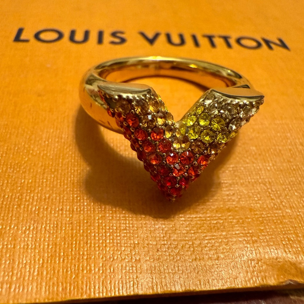 Authentic Louis Vuitton Essential V Ring Crystals size Medium
